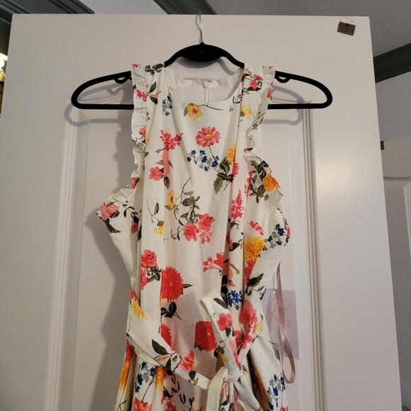 Gal meets glam jumpsuit - Picture 4 of 6